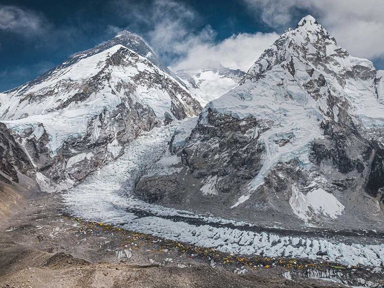珠穆朗玛峰发现第二名失踪蒙古登山者尸体