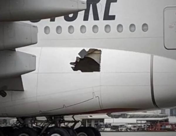 阿联酋航空一架飞机降落机场后，机身惊现一个大洞