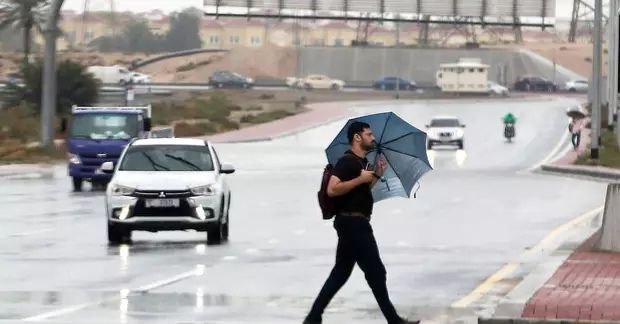 迪拜昨天迎来降雨预计周日至周三将出现更多降雨天气